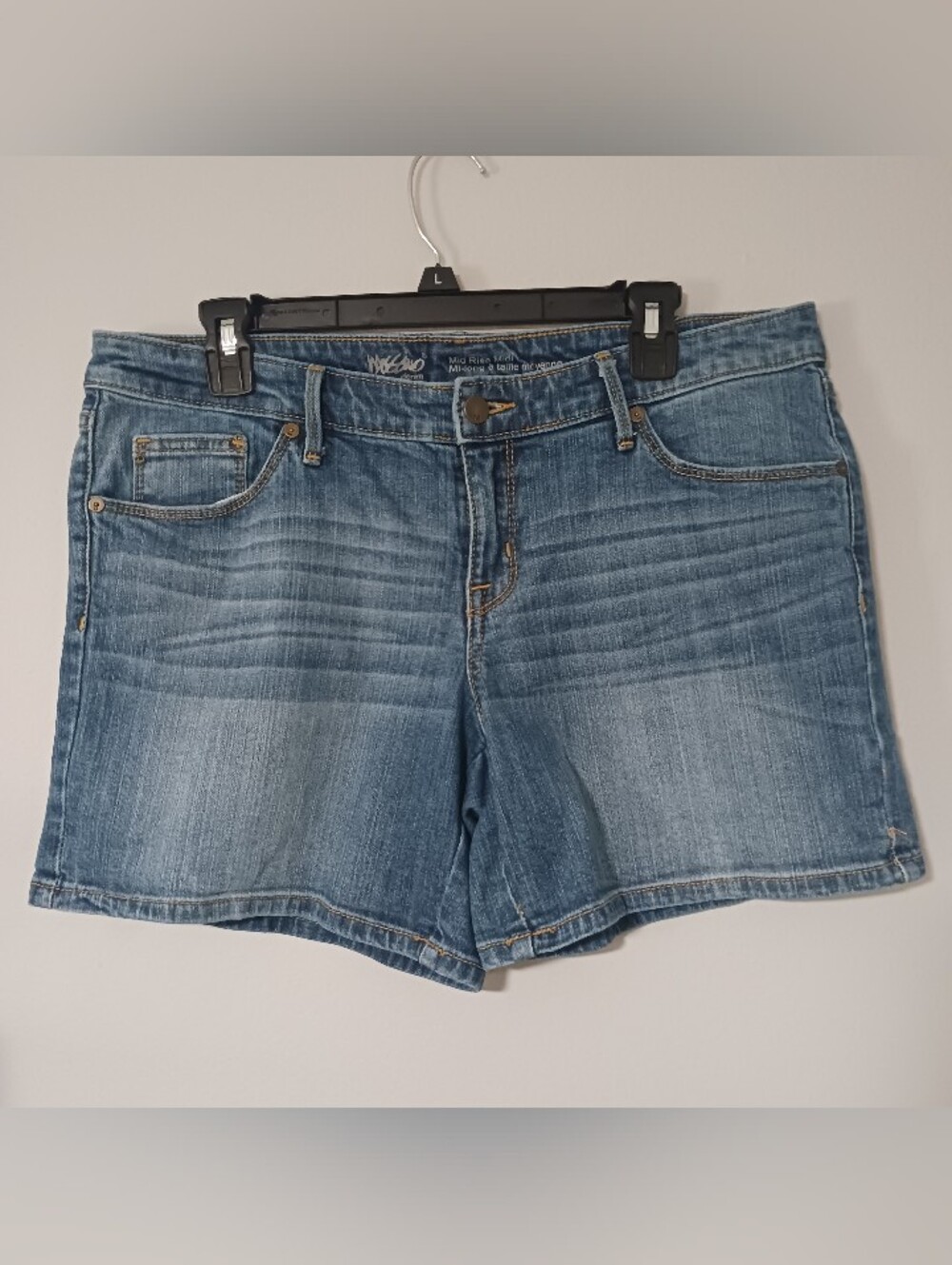 Mossimo Light Blue Denim Jean Shorts - Classic Five-Pocket Style